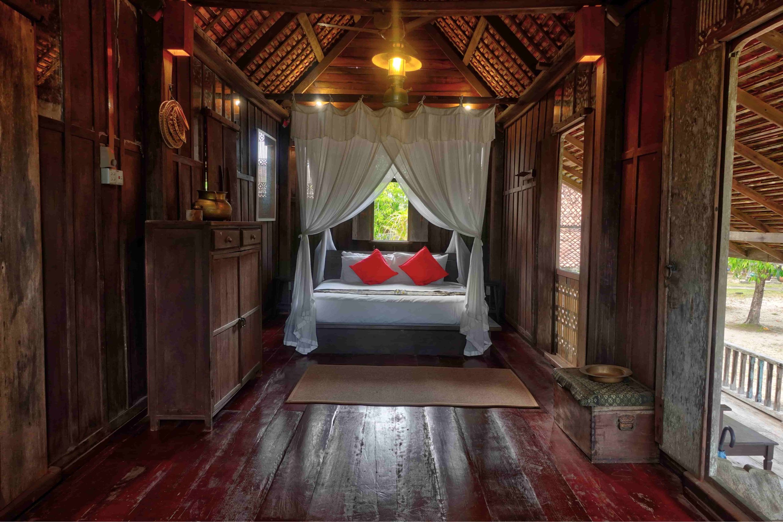 ROOM 1