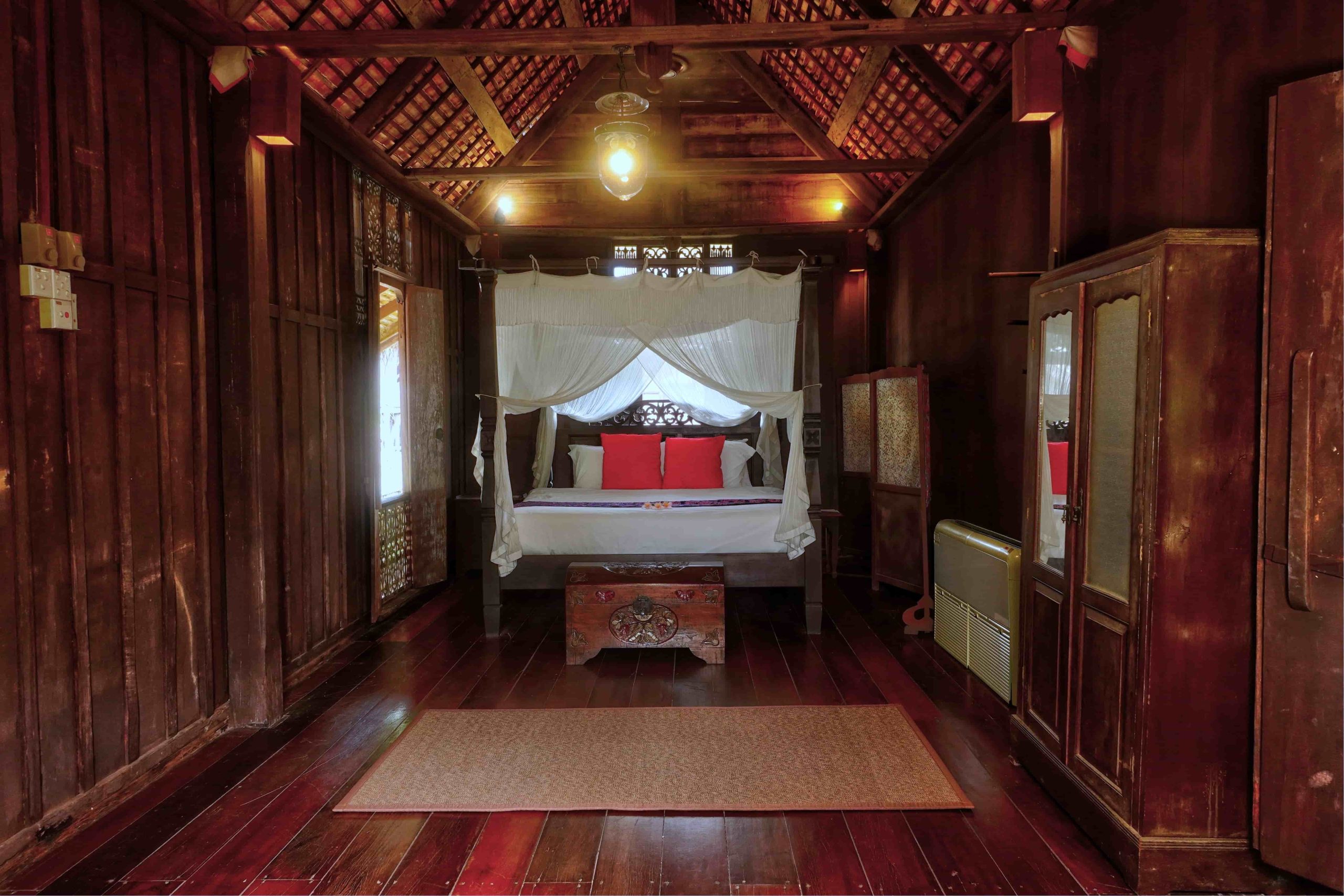 ROOM 1