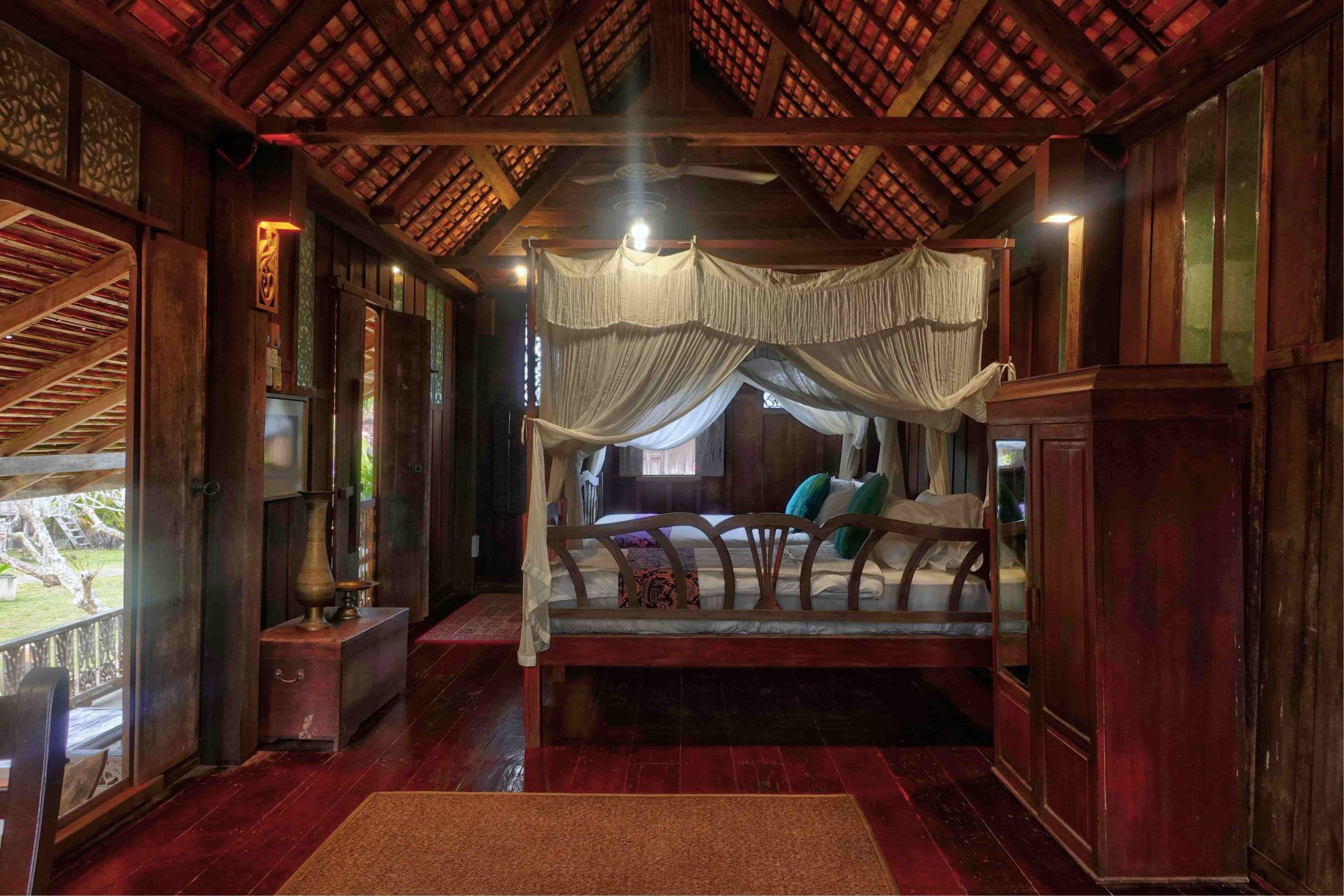 ROOM 1