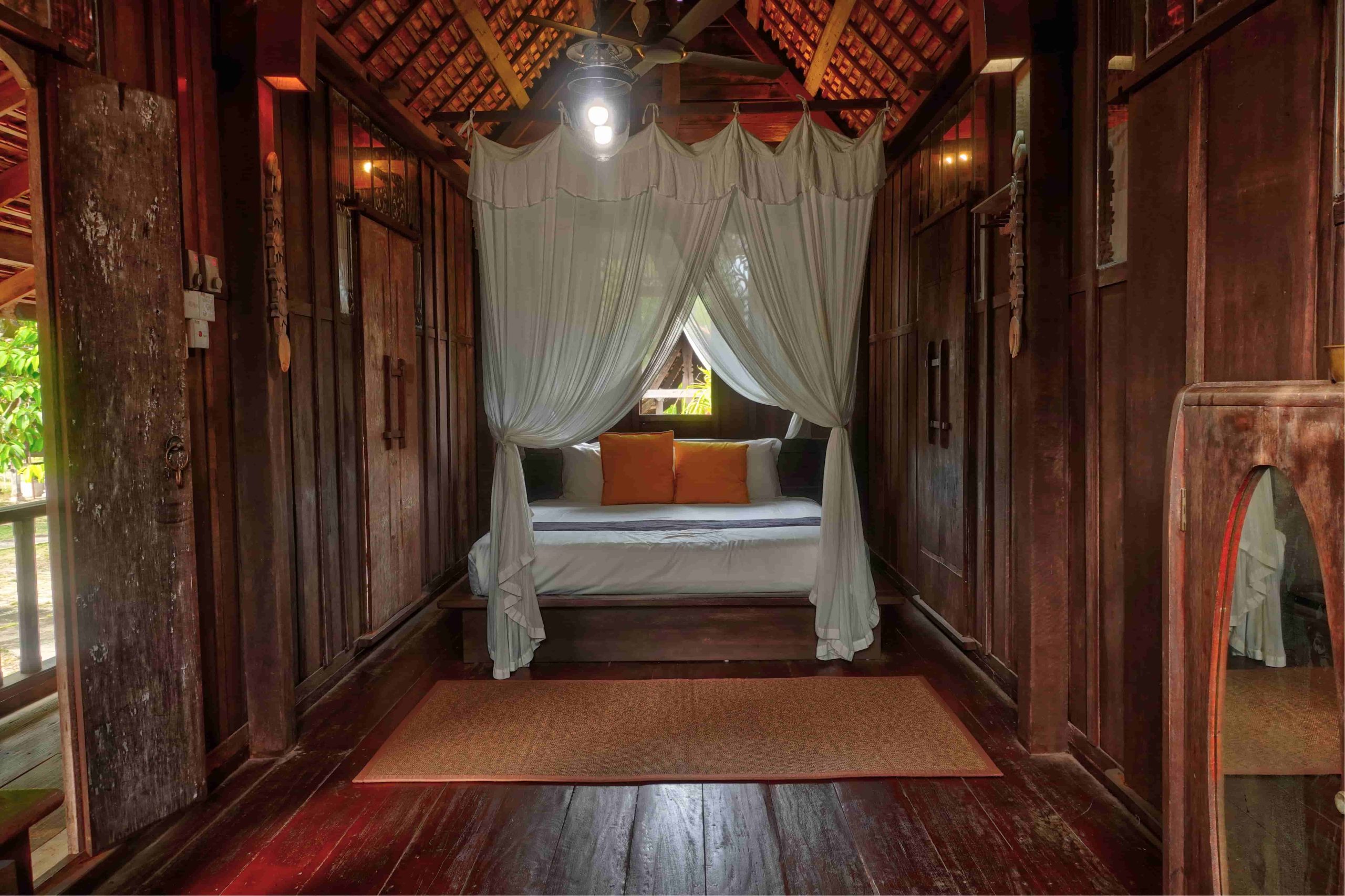 ROOM 1