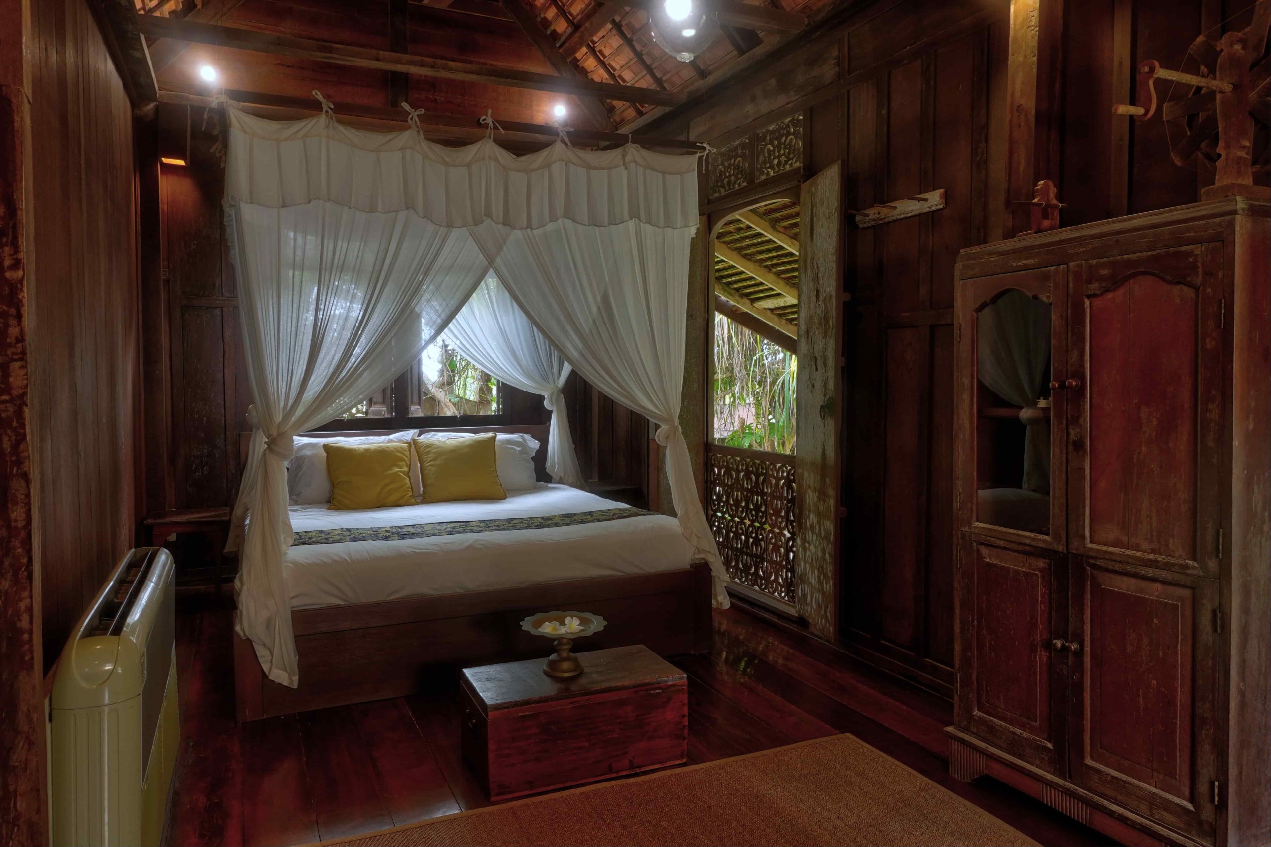ROOM 2