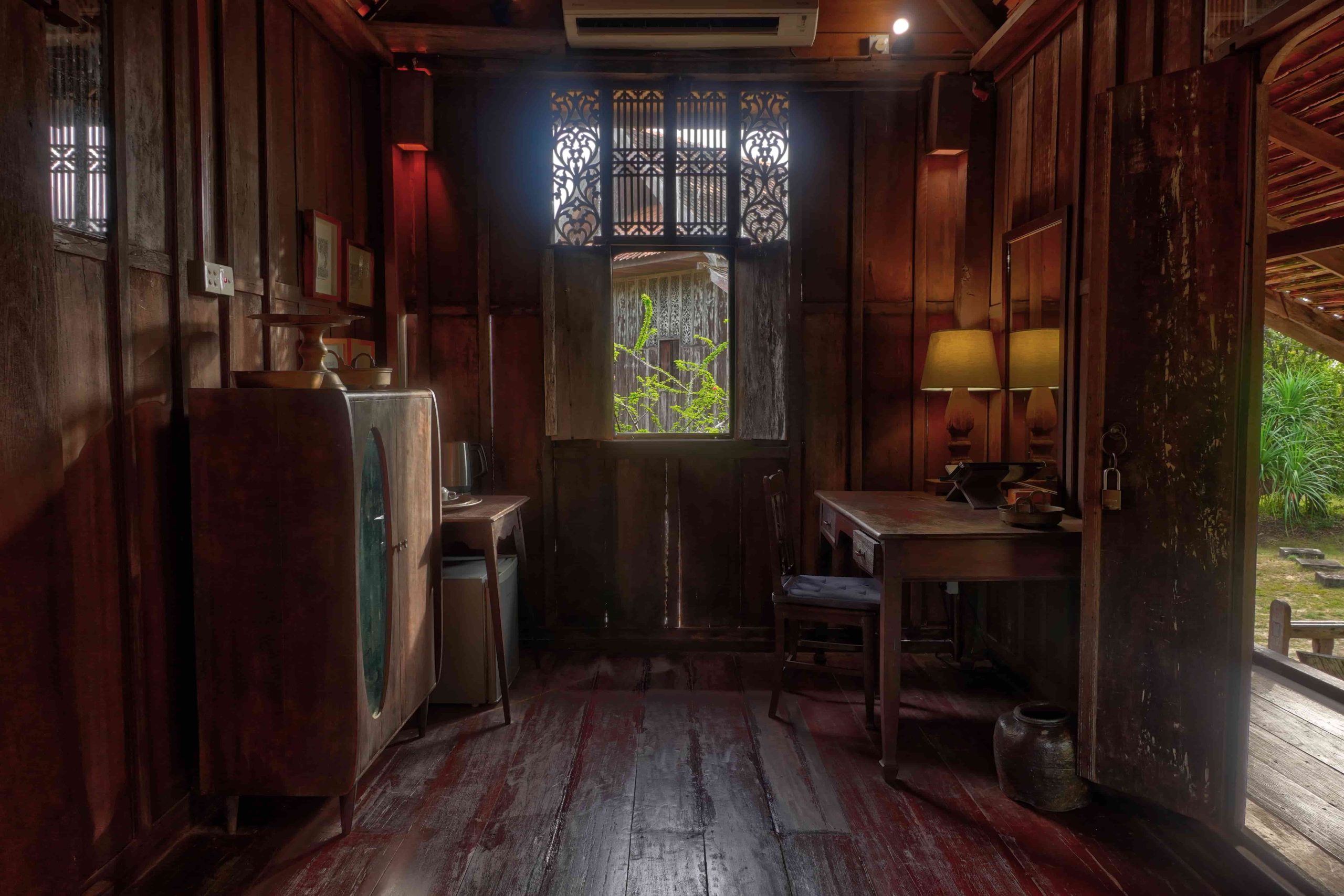 ROOM 2